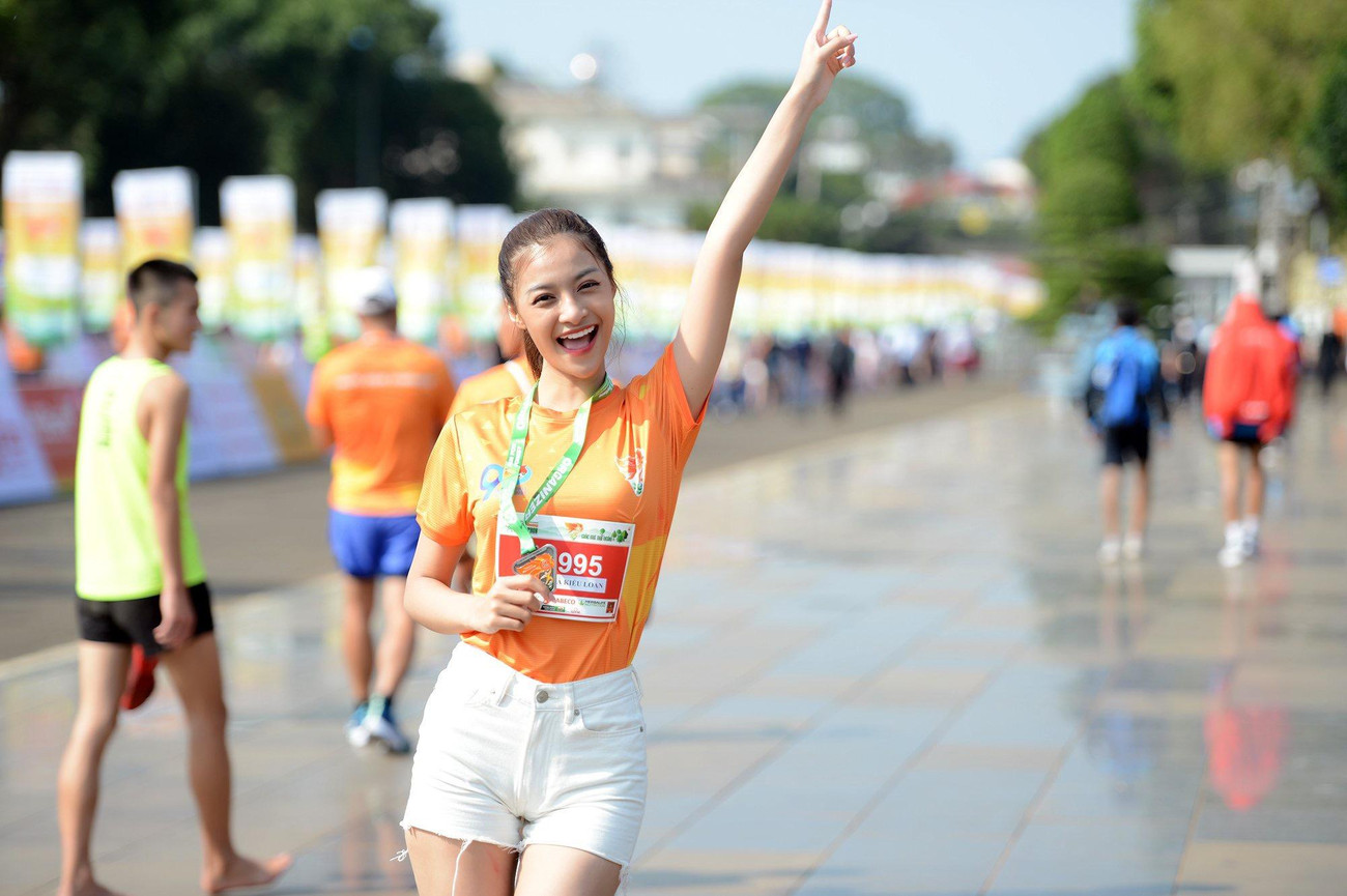 "Lần đầu tiên đến Gia Lai nhưng Kiều Loan đã bị mảnh đất và con người nơi đây hút hồn rồi"- Á hậu Kiều Loan chia sẻ.