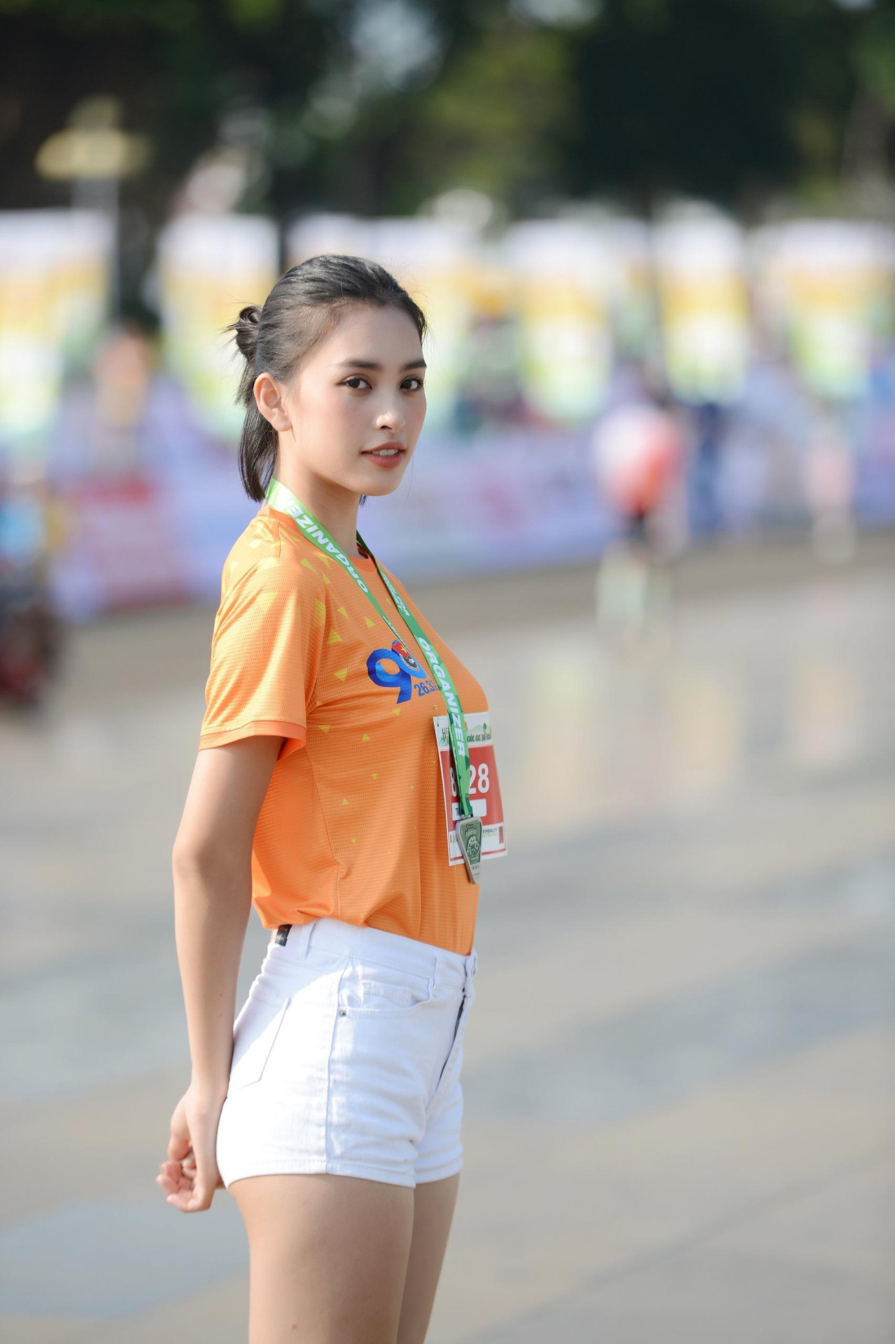 Cô thực hiện nhiều dự án thiện nguyện và cộng đồng có ý nghĩa. Tiểu Vy nhấn mạnh, cô chưa có ý định kết hôn vì còn nhiều dự án còn dang dở.