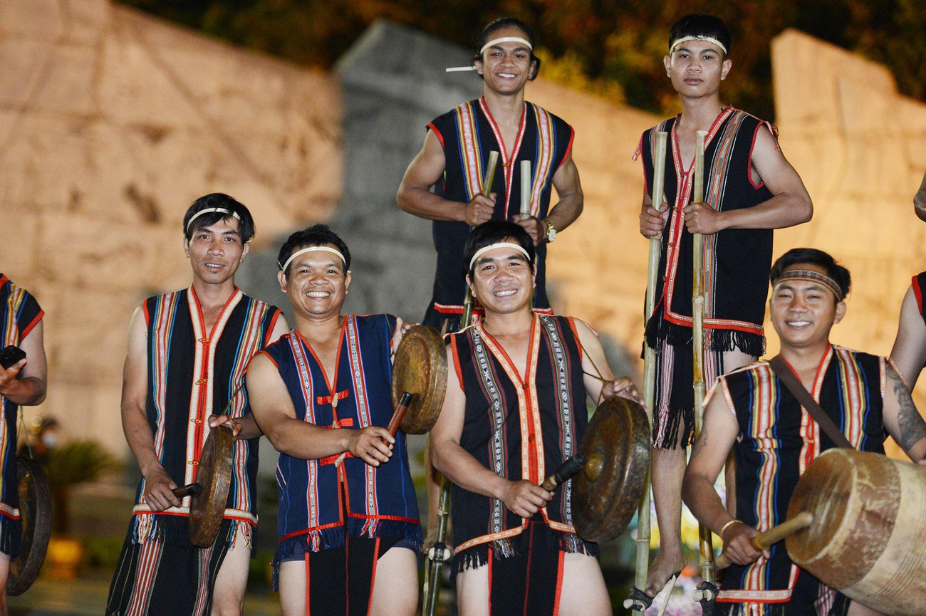 Chương trình đêm hội cồng chiêng có thời lượng hơn 90 phút gồm 2 phần: “Bản sắc Tây nguyên” và “Lời ru của núi” nhằm tái hiện những nét văn hóa đặc trưng của Gia Lai từ xa xưa, sự hòa quyện của con người với thiên niên trong thời hiện đại nhưng vẫn giữ được sức sống của đại ngàn.