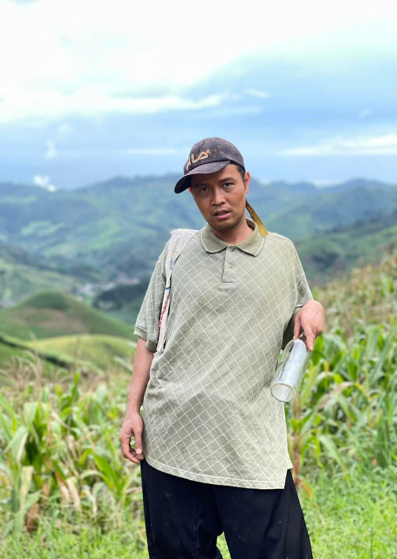 Tạo hình và diễn xuất được khen ngợi của Thái Sơn trong Cuộc chiến không giới tuyến.