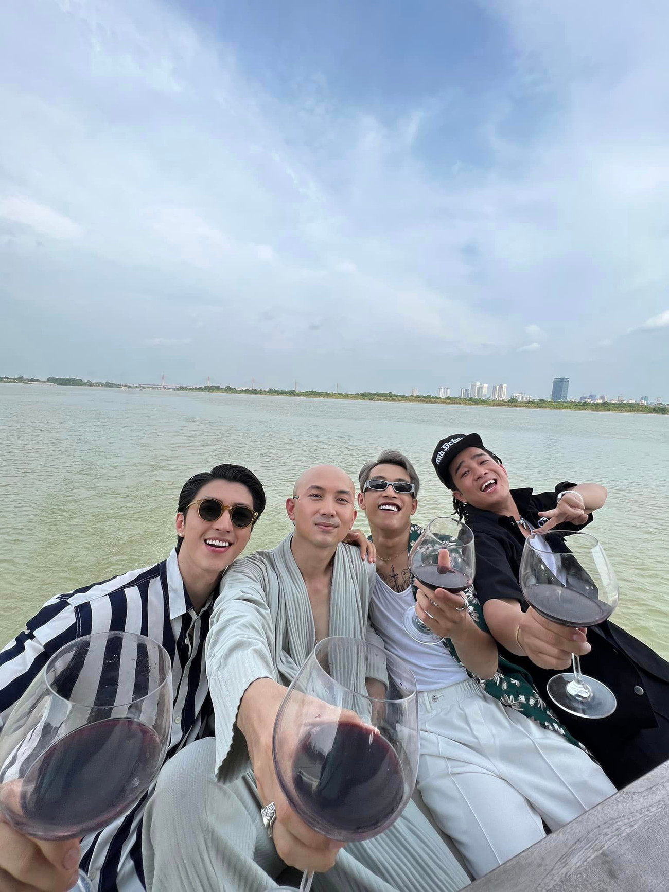 Một số hình ảnh hậu trường phim Biệt dược đen.