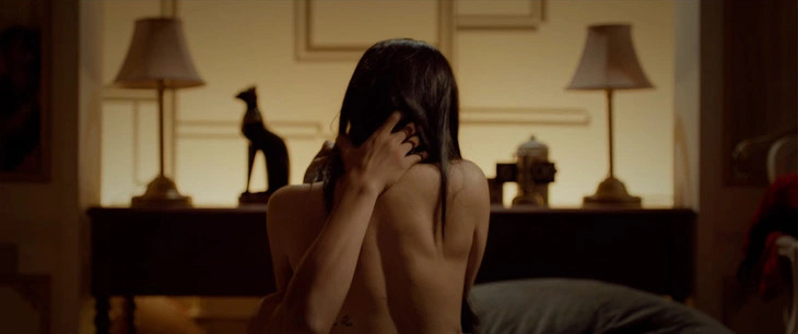 Cảnh nóng trong phim Chiếm đoạt diễn ra triền miên, vô tội vạ gây phản cảm.