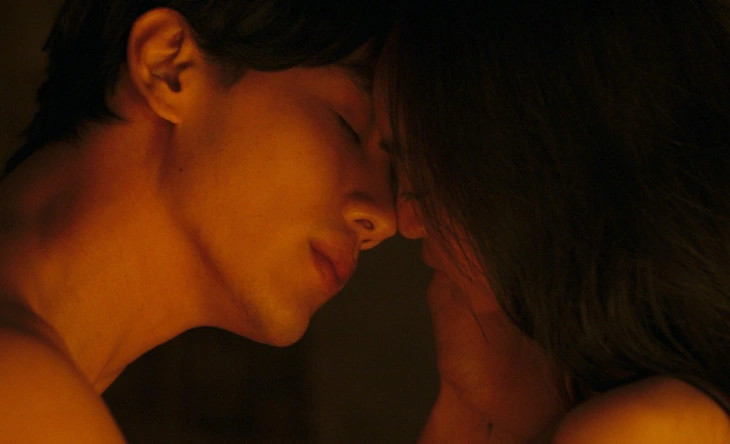 Cảnh nóng trong Người vợ cuối cùng bị chê vì diễn xuất có phần gượng gạo của Kaity Nguyễn và Thuận Nguyễn.