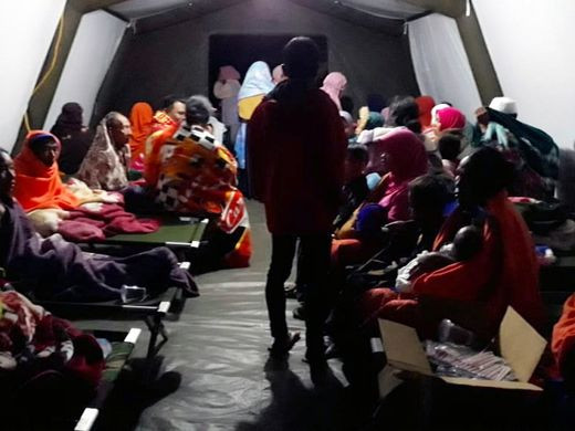 Tang thương sau trận động đất làm 82 người chết ở Indonesia ảnh 7