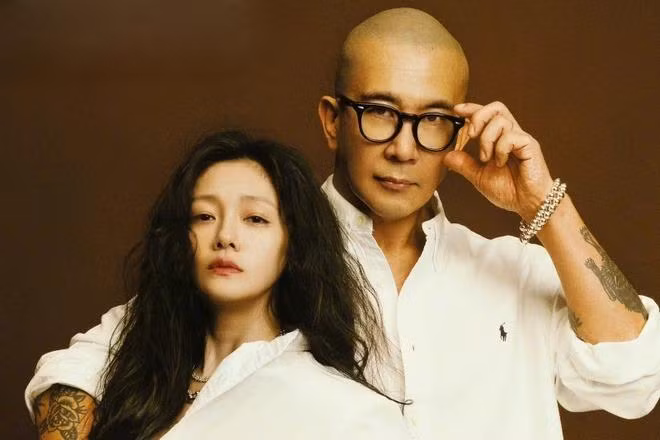 DJ Koo bị Uông Tiểu Phi mỉa mai ăn bám Từ Hy Viên. Ảnh: Sohu. DJ Koo bị Uông Tiểu Phi mỉa mai ăn bám Từ Hy Viên. Ảnh: Sohu.
