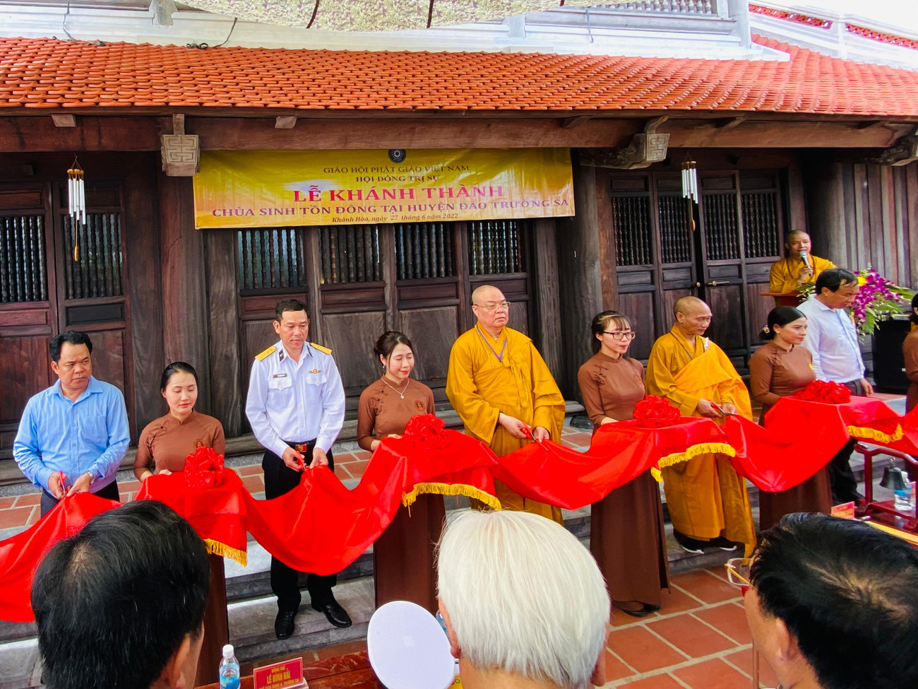 Cắt băng khánh thành công trình tôn tạo chùa Sinh Tồn Đông Cắt băng khánh thành công trình tôn tạo chùa Sinh Tồn Đông