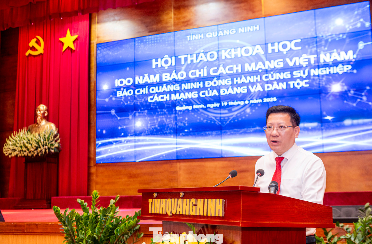 Nhiều bài tham luận của các nhà khoa học, nhà nghiên cứu và người làm báo thể hiện vai trò sâu sắc của báo chí Việt Nam nói chung và báo chí Quảng Ninh nói riêng trong hành trình 100 năm phát triển của Báo chí Cách mạng Việt Nam. Ảnh: Quốc Nam. Nhiều bài tham luận của các nhà khoa học, nhà nghiên cứu và người làm báo thể hiện vai trò sâu sắc của báo chí Việt Nam nói chung và báo chí Quảng Ninh nói riêng trong hành trình 100 năm phát triển của Báo chí Cách mạng Việt Nam. Ảnh: Quốc Nam.