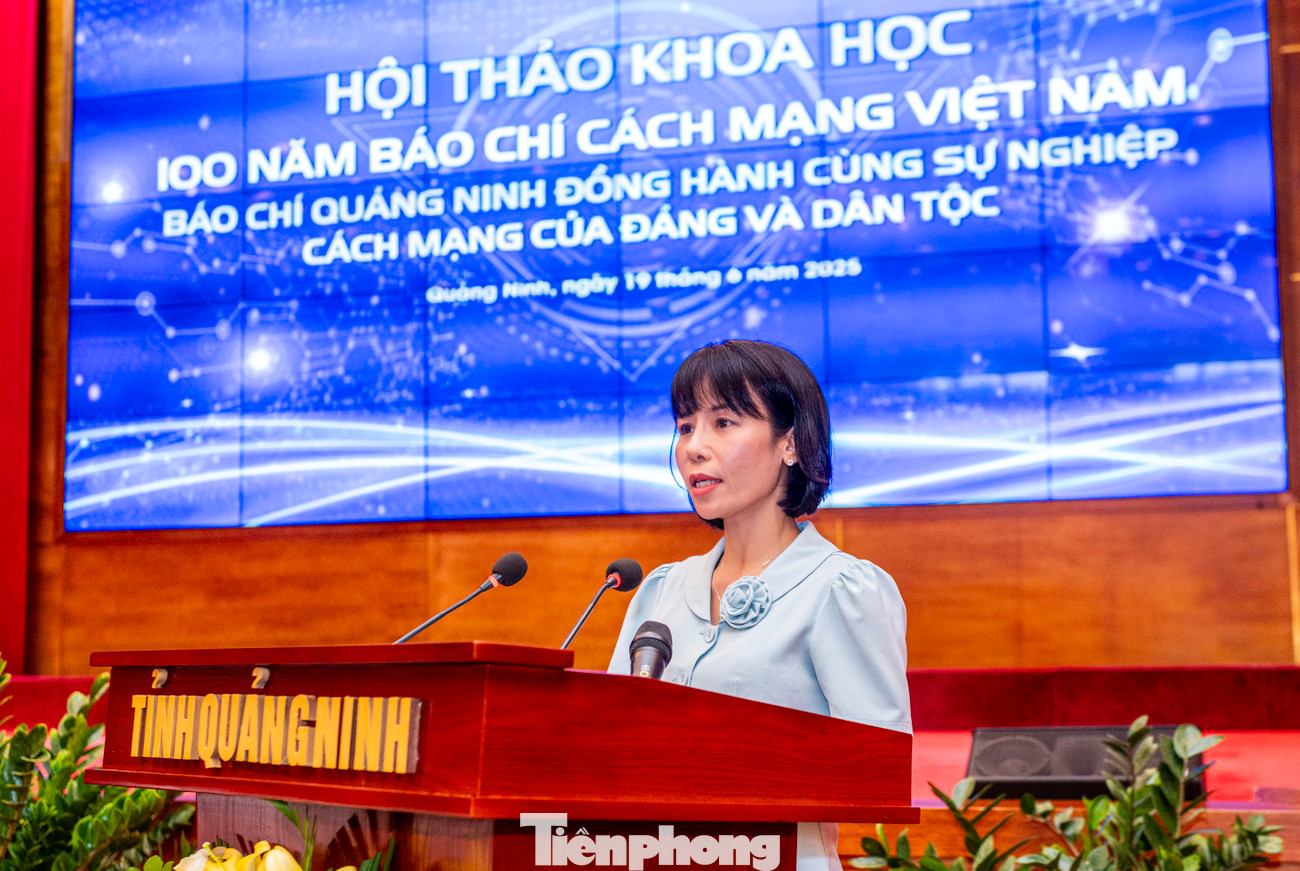 Nhiều bài tham luận của các nhà khoa học, nhà nghiên cứu và người làm báo thể hiện vai trò sâu sắc của báo chí Việt Nam nói chung và báo chí Quảng Ninh nói riêng trong hành trình 100 năm phát triển của Báo chí Cách mạng Việt Nam. Ảnh: Quốc Nam. Nhiều bài tham luận của các nhà khoa học, nhà nghiên cứu và người làm báo thể hiện vai trò sâu sắc của báo chí Việt Nam nói chung và báo chí Quảng Ninh nói riêng trong hành trình 100 năm phát triển của Báo chí Cách mạng Việt Nam. Ảnh: Quốc Nam.