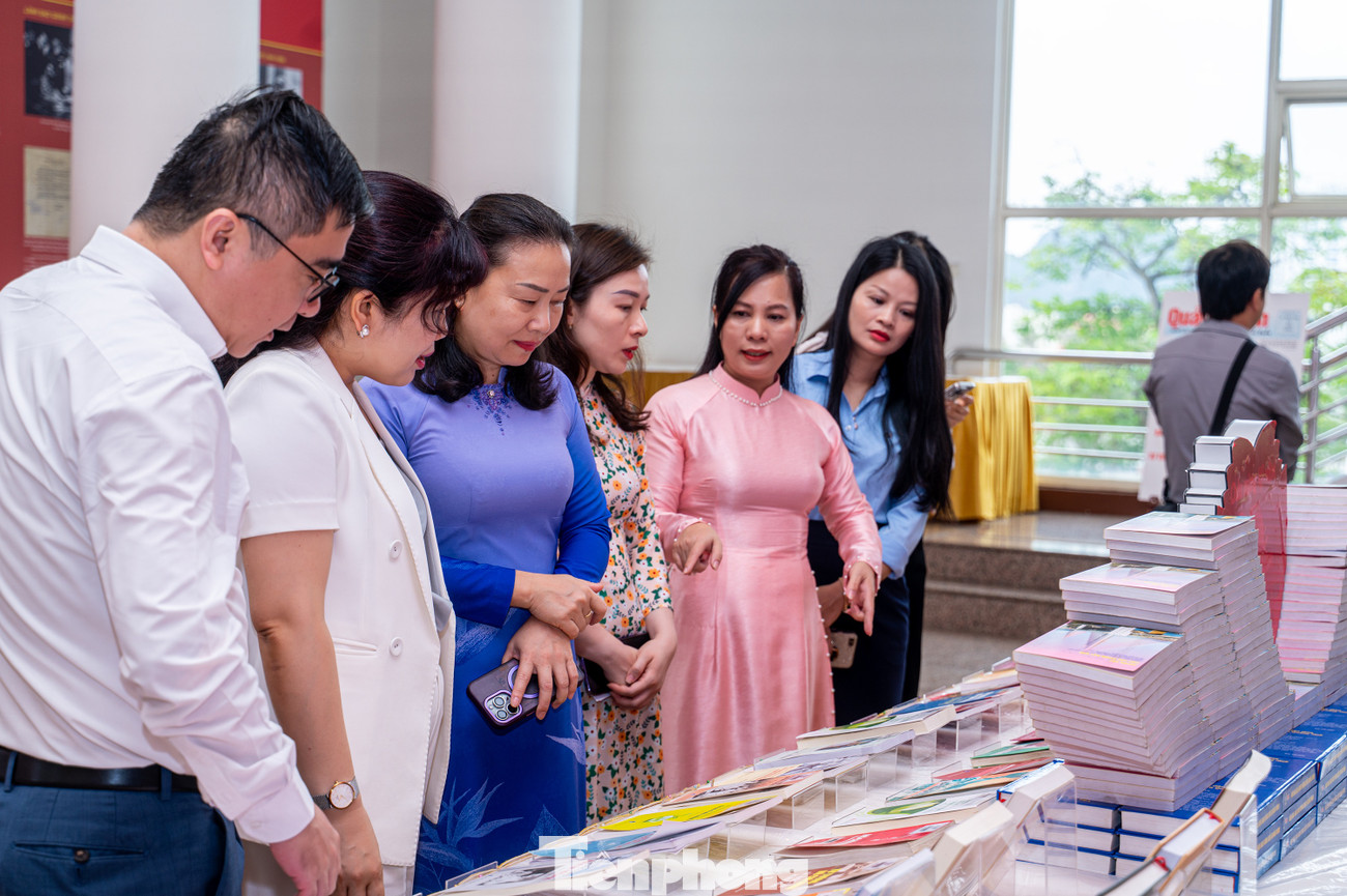 Nhân dịp này, Quảng Ninh tổ chức trưng bày nhiều sách, báo, hiện vật về Chủ tịch Hồ Chí Minh với Chính quyền, Đảng bộ và Nhân dân các dân tộc tỉnh Quảng Ninh. Nhân dịp này, Quảng Ninh tổ chức trưng bày nhiều sách, báo, hiện vật về Chủ tịch Hồ Chí Minh với Chính quyền, Đảng bộ và Nhân dân các dân tộc tỉnh Quảng Ninh.