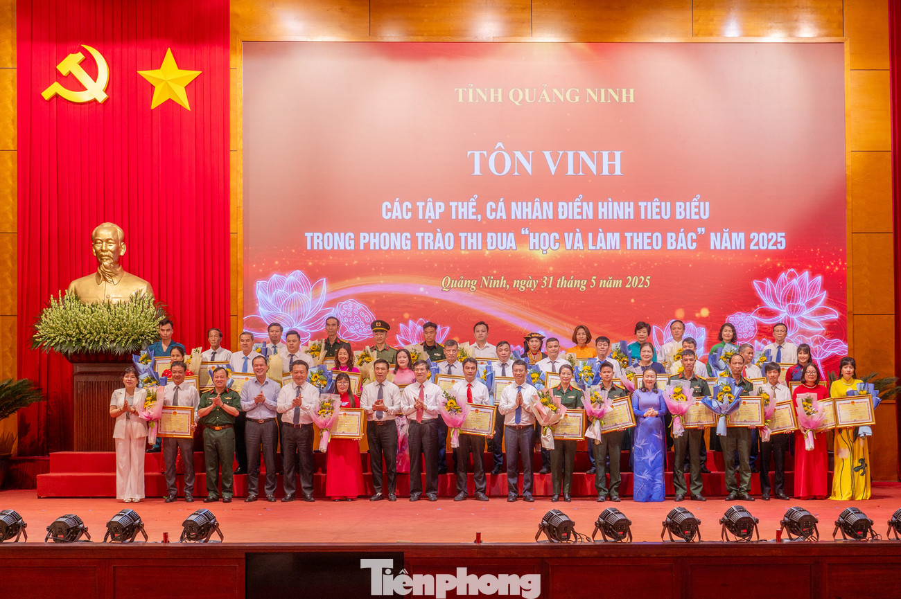 Nhiều cá nhân, tập thể được tôn vinh điển hình trong phong trào thi đua "Học và làm theo lời Bác". Ảnh: Quốc Nam. Nhiều cá nhân, tập thể được tôn vinh điển hình trong phong trào thi đua "Học và làm theo lời Bác". Ảnh: Quốc Nam.