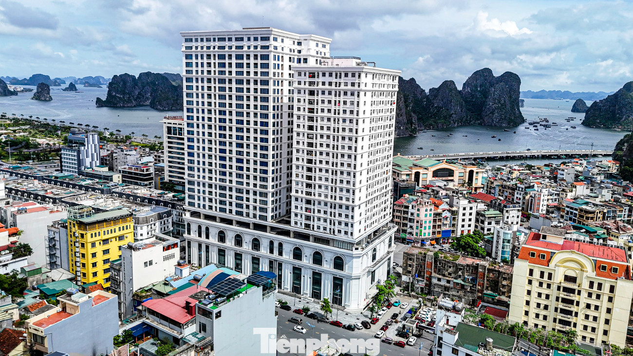 4 năm nay, hơn 200 hộ dân đang phải "sống chui" trong những căn hộ của mình do chủ đầu tư không thể ký hợp đồng bàn giao và cấp giấy chứng nhận sử dụng nhà. Ảnh: Hoàng Dương.