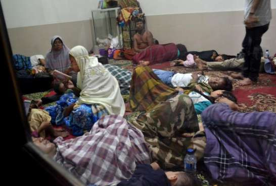 Khung cảnh tan hoang sau trận sóng thần kinh hoàng ở Indonesia ảnh 10