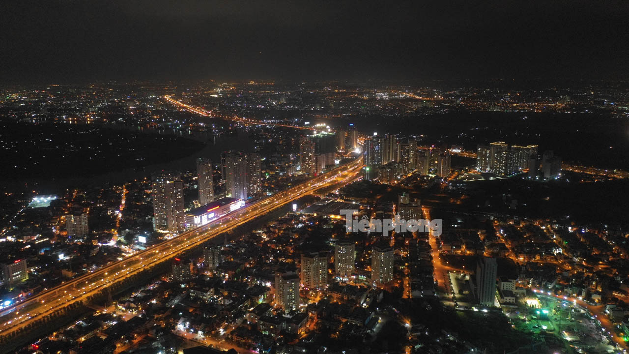 Trung tâm TPHCM rực rỡ về đêm ảnh 10