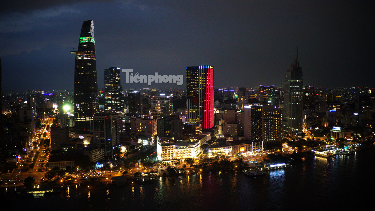 Trung tâm TPHCM rực rỡ về đêm ảnh 2