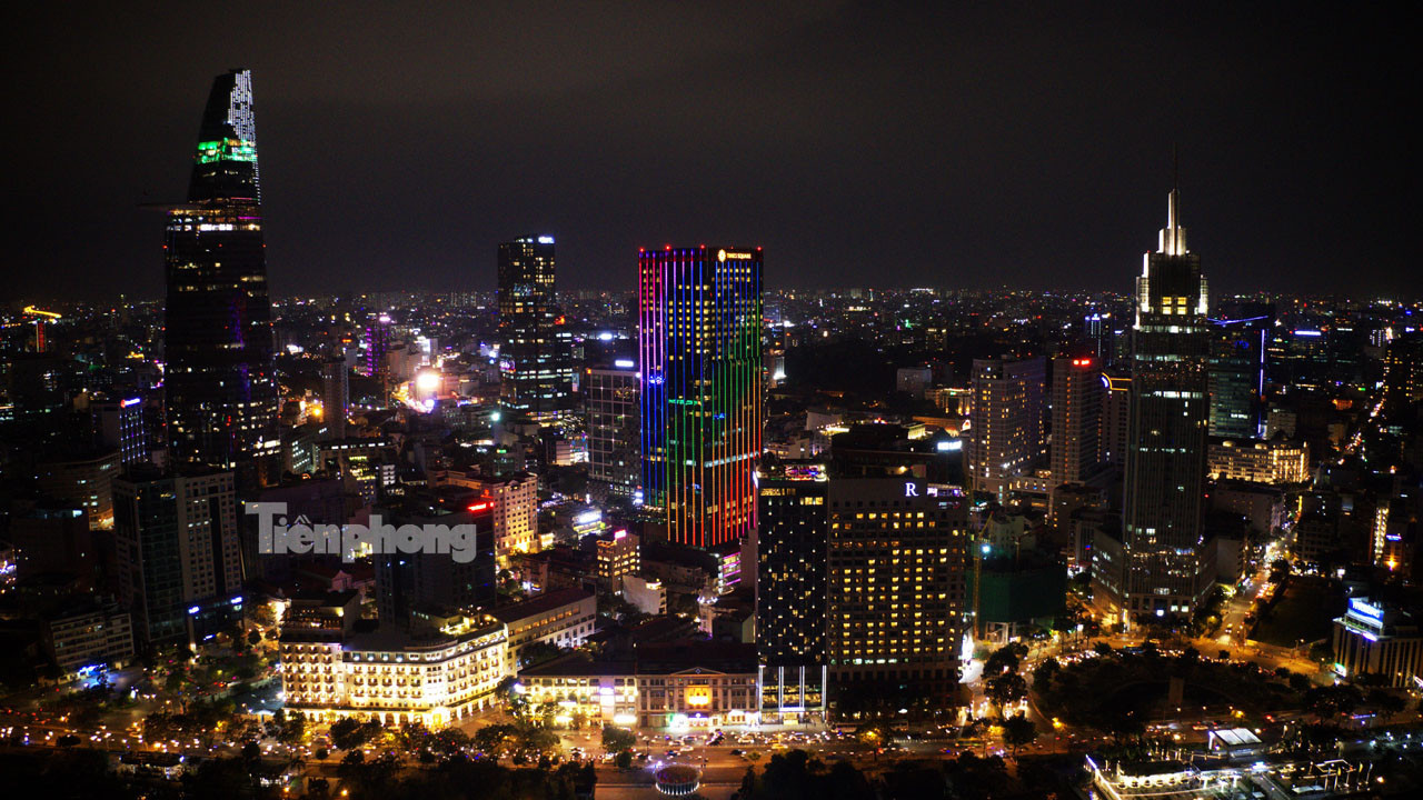 Trung tâm TPHCM rực rỡ về đêm ảnh 4