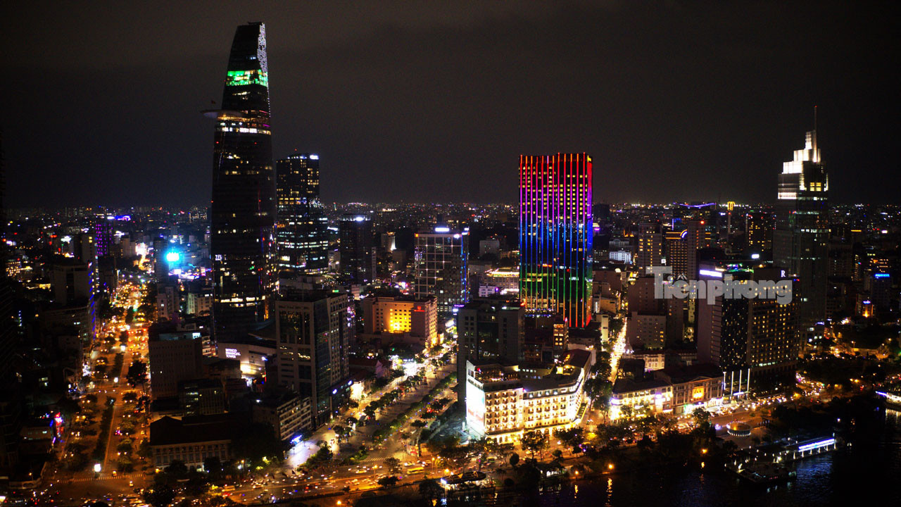 Trung tâm TPHCM rực rỡ về đêm ảnh 1