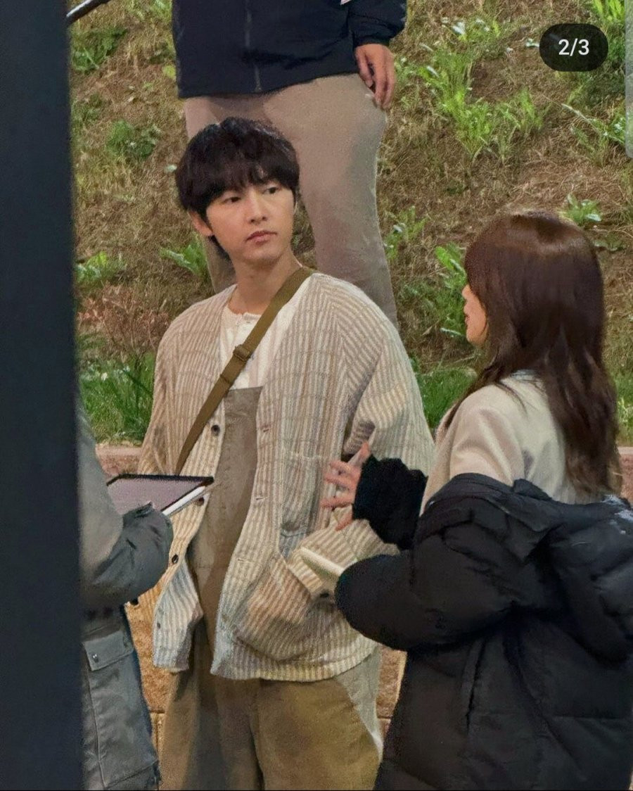 Phim gồm 12 tập, là sự hợp tác của bộ đôi đạo diễn Lee Sang Yeob của Yumi&apos;s Cells và Familiar Wife cùng biên kịch Park Si Hyeon của Run On.