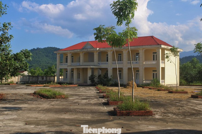 Trường THCS Hương Quang được đầu tư xây dựng với số tiền hơn 16 tỷ đồng nhưng chưa 1 lần đón học sinh.