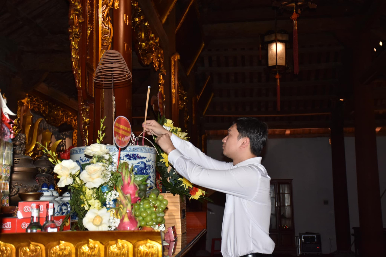 Đoàn công tác T.Ư Đoàn dâng hương tại các địa chỉ đỏ tỉnh Hà Tĩnh. Đoàn công tác T.Ư Đoàn dâng hương tại các địa chỉ đỏ tỉnh Hà Tĩnh.