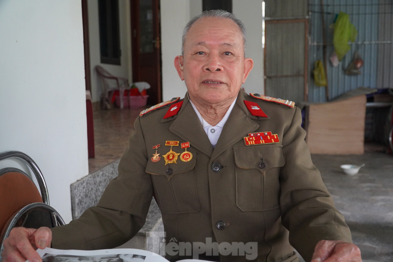 Trung tá Bùi Hoan nhớ lại khoảnh khắc lá cờ giải phóng được cắm trên Dinh Độc Lập.