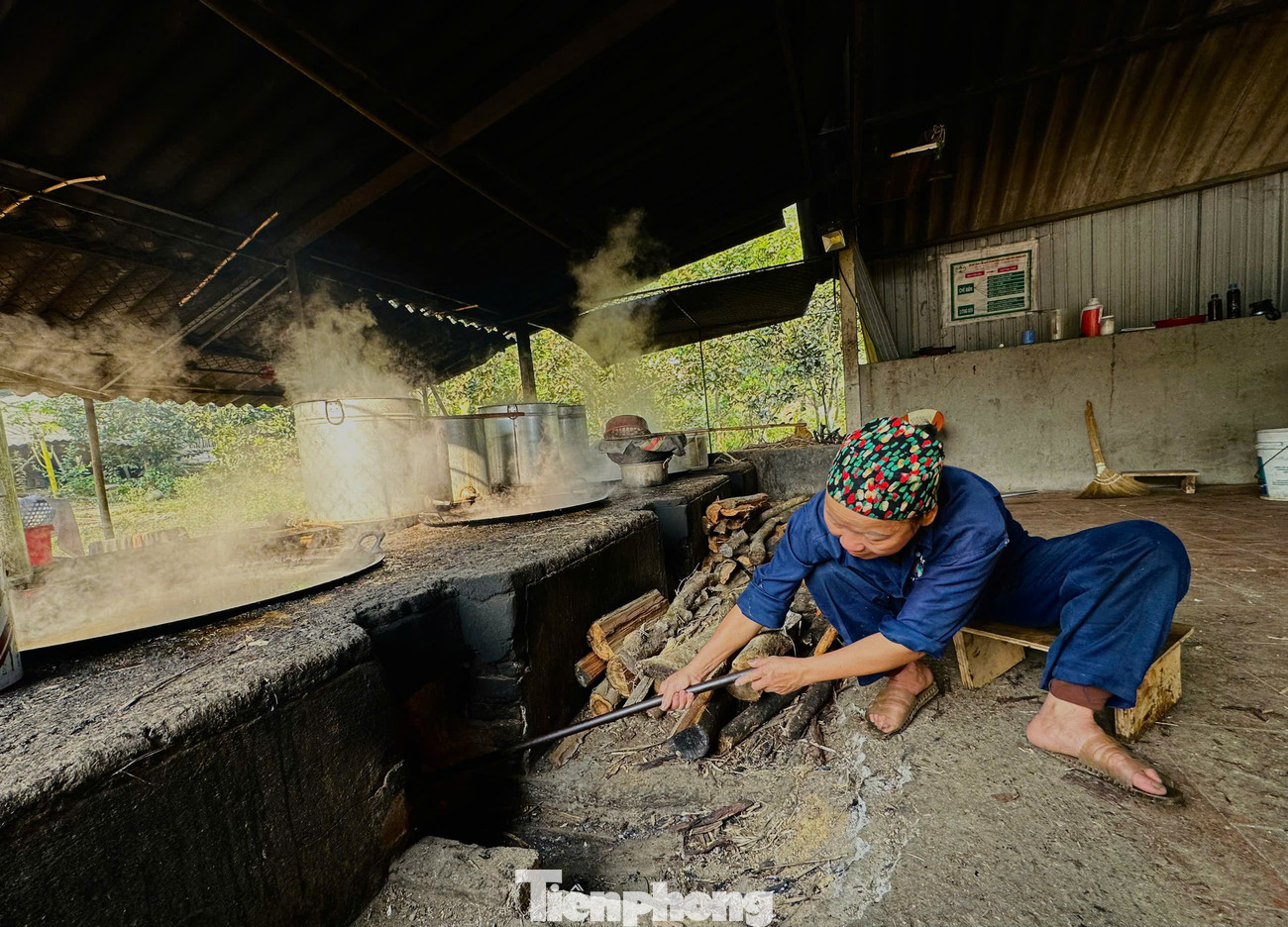 Làng mật mía đỏ lửa xuyên ngày đêm để phục vụ thị trường Tết Nguyên đán.