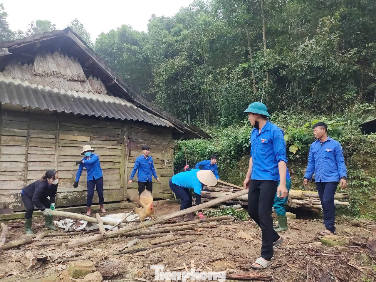 Thời gian qua, tuổi trẻ Hà Tĩnh thực hiện nhiều hoạt động cùng chung tay xoá nhà tạm, nhà dột nát trên địa bàn.