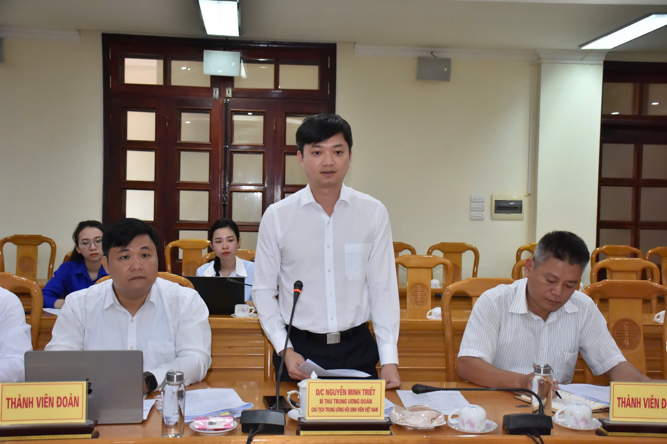 Anh Nguyễn Minh Triết - Bí thư Trung ương Đoàn phát biểu tại buổi làm việc. Anh Nguyễn Minh Triết - Bí thư Trung ương Đoàn phát biểu tại buổi làm việc.