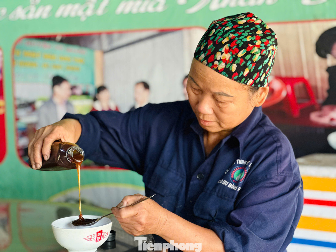 Bà Phan Thị Hương người có hàng chục năm làm nghề nấu mật.