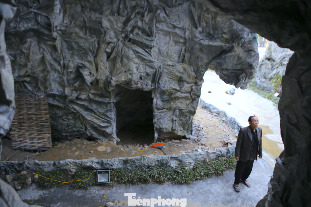 Dự kiến hang đá sẽ được hoàn thành trước ngày 20/12.