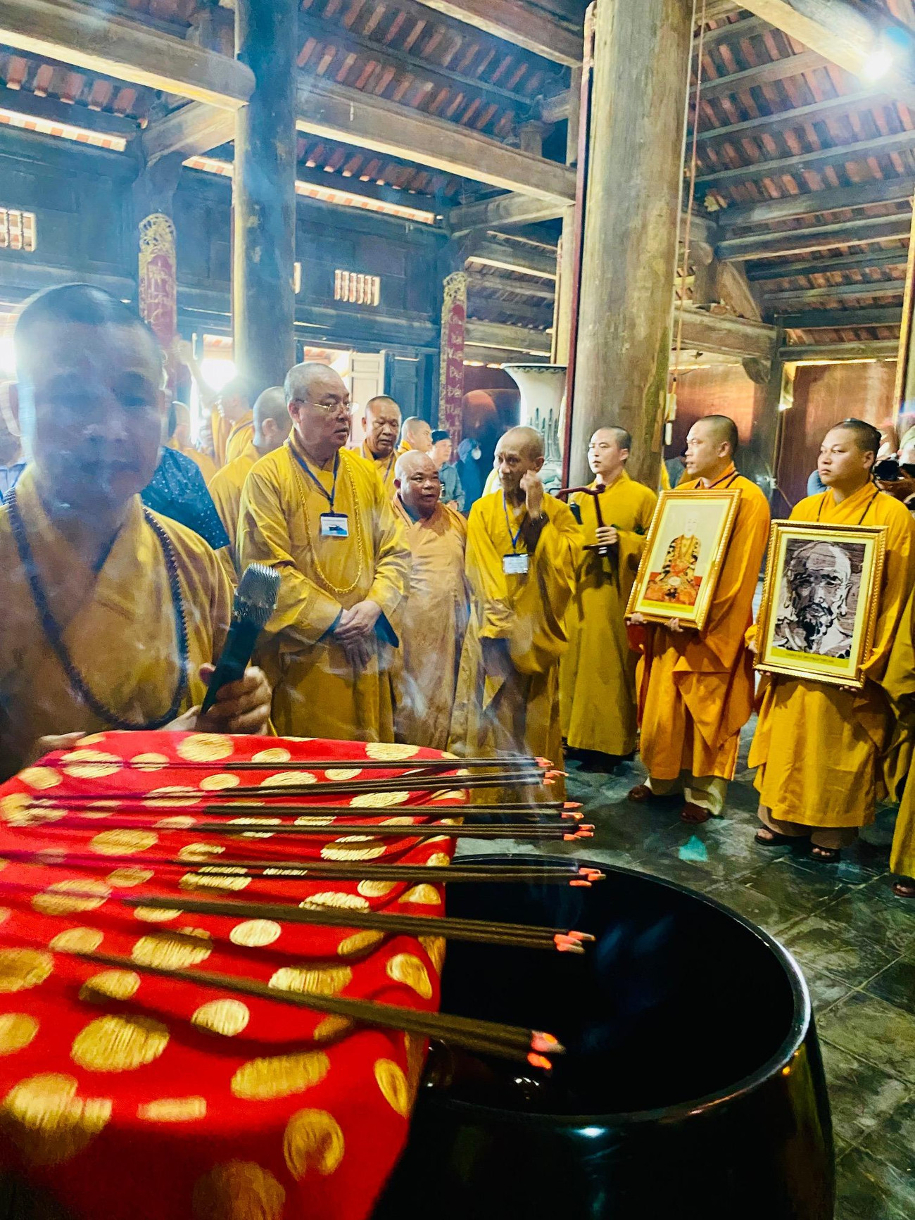 Lễ Tam Bảo trong chùa Song Tử Tây ngày 25/6/2022