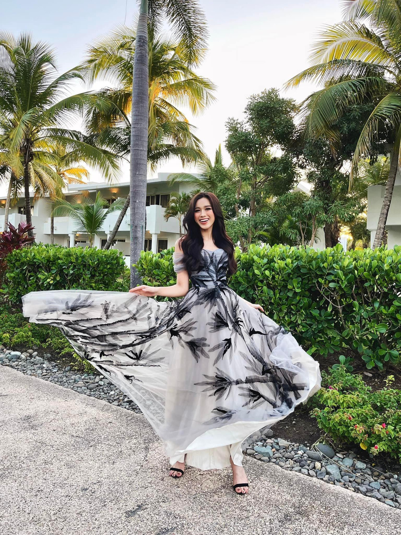 Vẻ đẹp yêu kiều tựa công chúa của cô nhận được rất nhiều sự khen ngợi từ các fans.