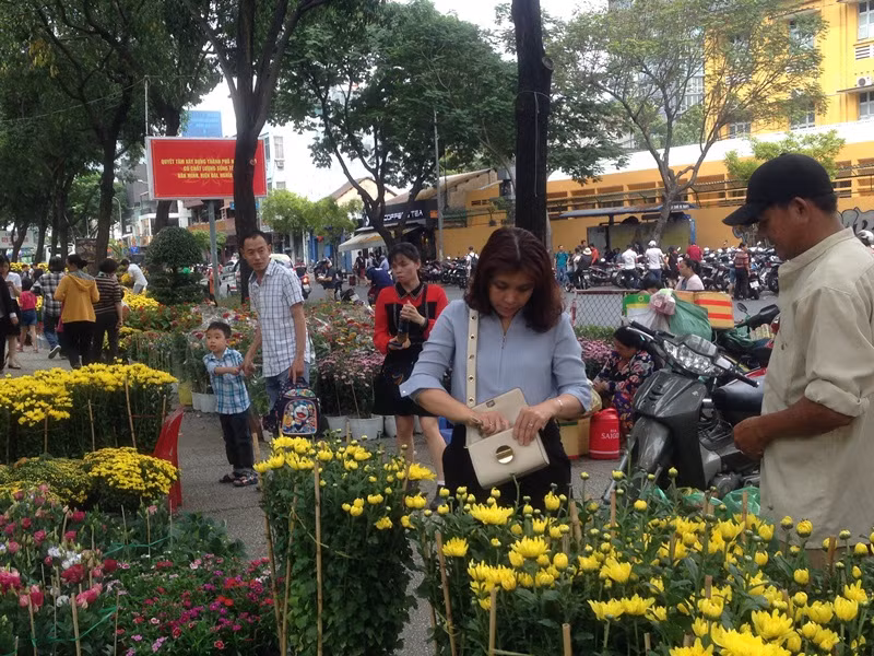 28 tết, chợ hoa Sài Gòn vẫn ngóng khách mua ảnh 9