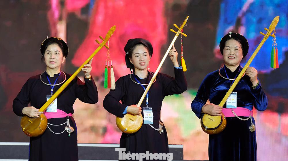 Bên cạnh ngôn ngữ có chiều sâu, đàn tính góp phần làm nên di sản Then.