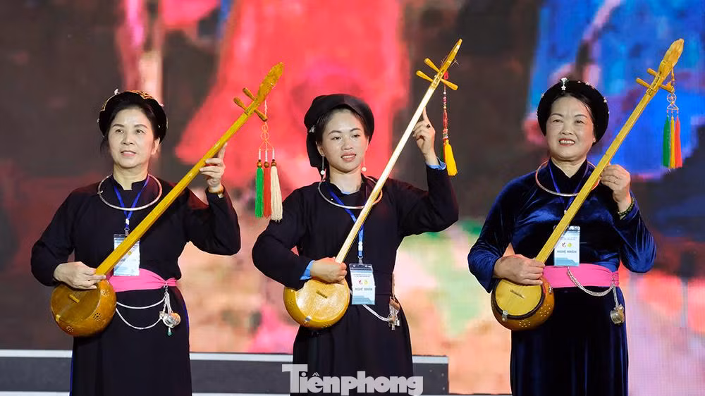 Bên cạnh ngôn ngữ có chiều sâu, đàn tính góp phần làm nên di sản Then.