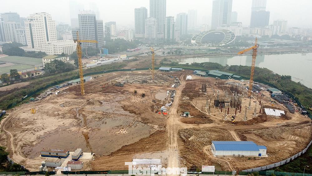 Với tổng diện tích lên đến gần 40.000 m2, Dự án Xây dựng Cung thiếu nhi Hà Nội được khởi công từ tháng 11/2021 do Ban Quản lý dự án Đầu tư xây dựng công trình văn hóa - xã hội TP Hà Nội làm chủ đầu tư với tổng mức đầu tư hơn 1.300 tỷ đồng. Với tổng diện tích lên đến gần 40.000 m2, Dự án Xây dựng Cung thiếu nhi Hà Nội được khởi công từ tháng 11/2021 do Ban Quản lý dự án Đầu tư xây dựng công trình văn hóa - xã hội TP Hà Nội làm chủ đầu tư với tổng mức đầu tư hơn 1.300 tỷ đồng.