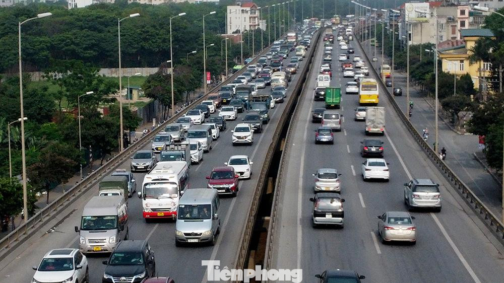 Dòng xe kéo dài bất tận