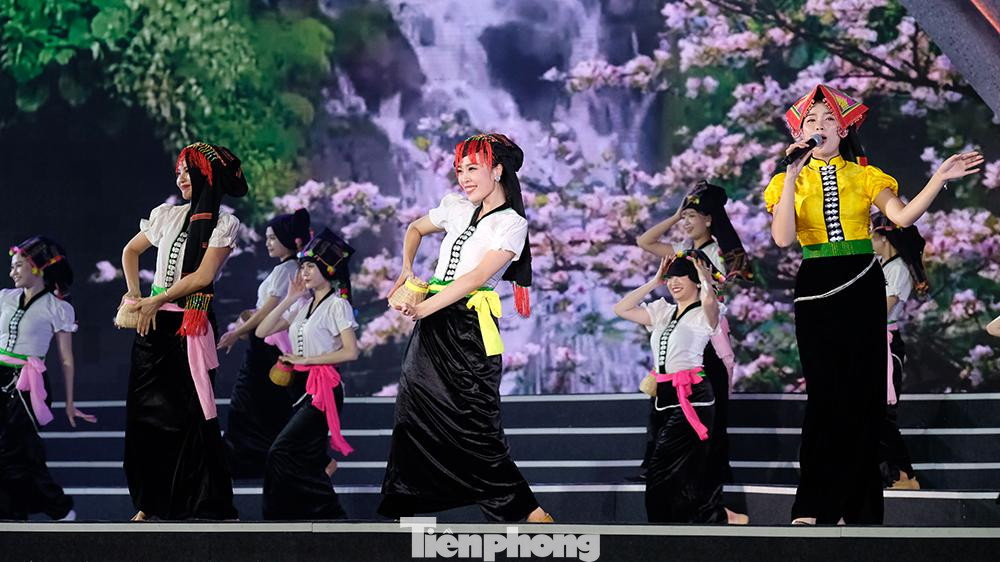 Nhiều tỉnh thành đã đưa di sản Then vào trường học.