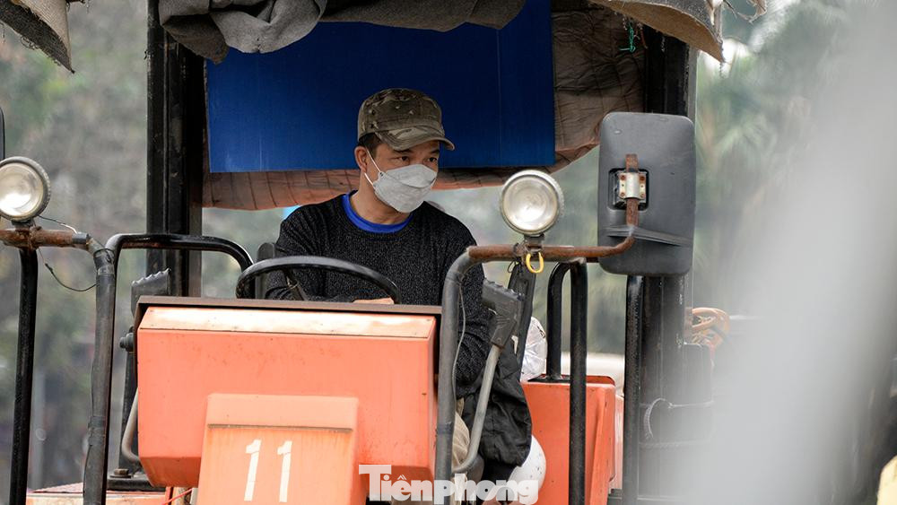 Lòng đường Hoàng Quốc Việt rộng 6 làn xe như hiện nay sẽ được tăng lên 8 làn xe (tăng thêm 2 làn xe, mỗi chiều đường 1 làn - tương đương 4 mét được mở rộng mới).