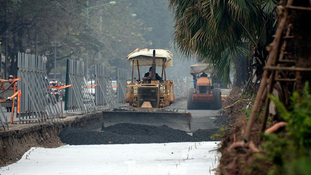 Đường Hoàng Quốc Việt sau khi được mở rộng, được kỳ vọng giảm bớt áp lực giao thông cho khu vực đang phát triển mạnh mẽ của quận Cầu Giấy. Khu vực này đang có tốc độ đô thị rất nhanh trong mấy năm trở lại đây.