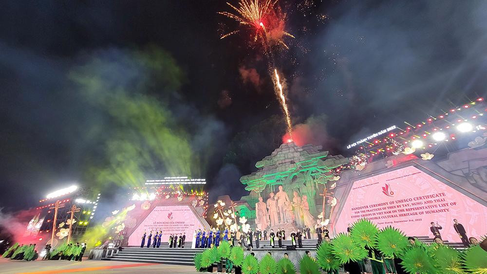 Màn ra mắt ấn tượng của đại diện nghệ nhân 11 tỉnh sở hữu di sản Then ở phía Bắc.