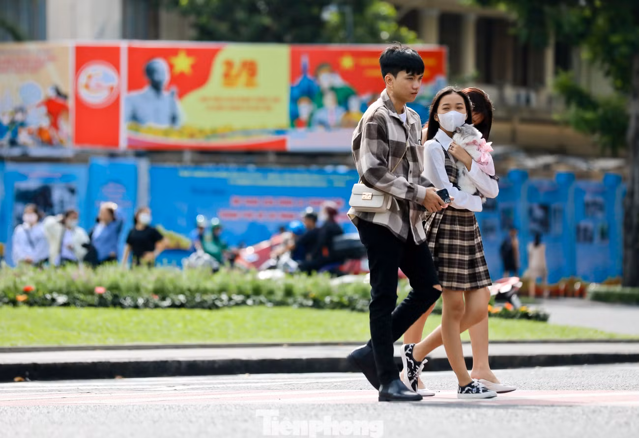 Từ nhiều ngày trước, trên các tuyến đường tại TPHCM đã trang hoàng cờ, hoa để chào mừng Quốc khánh.