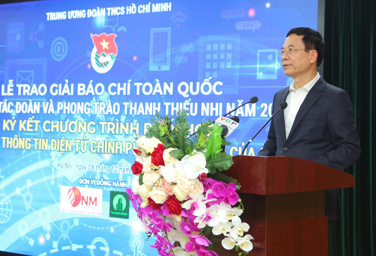 Ông Nguyễn Mạnh Hùng - Uỷ viên T.Ư Đảng, Bộ trưởng Bộ Thông tin và Truyền thông Ông Nguyễn Mạnh Hùng - Uỷ viên T.Ư Đảng, Bộ trưởng Bộ Thông tin và Truyền thông