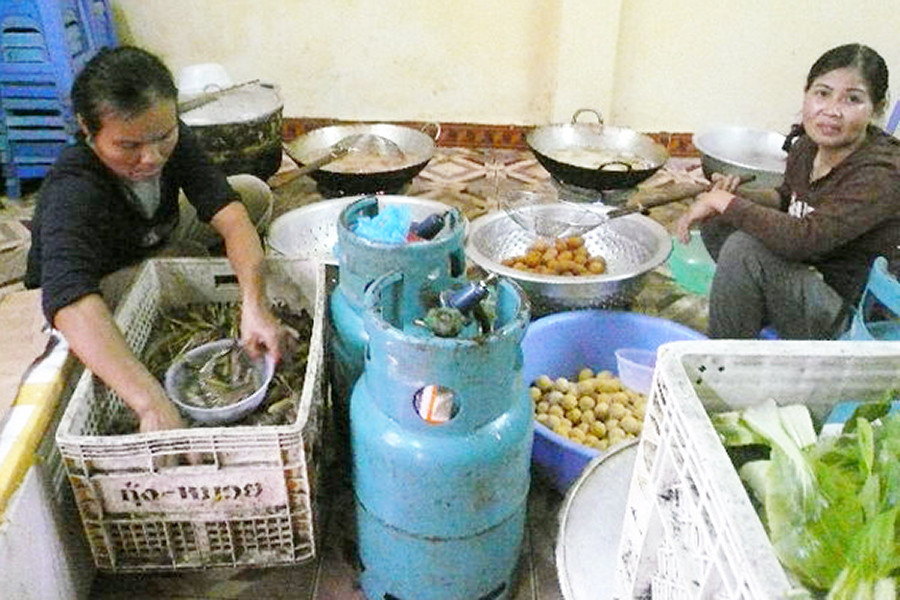 Hình ảnh tại một cơ sở nấu cỗ thuê 