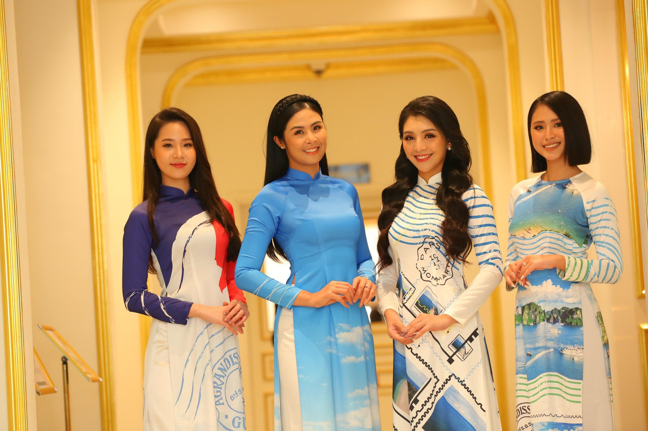 Đây là những thiết kế áo dài độc đáo nằm trong bộ sưu tập “Xanh màu hy vọng” từng được Hoa hậu Ngọc Hân và các người mẫu trình diễn trong sự kiện "Biển đảo Việt Nam - Vẻ đẹp bất tận" diễn ra tại trụ sở UNESCO (Paris, Pháp).