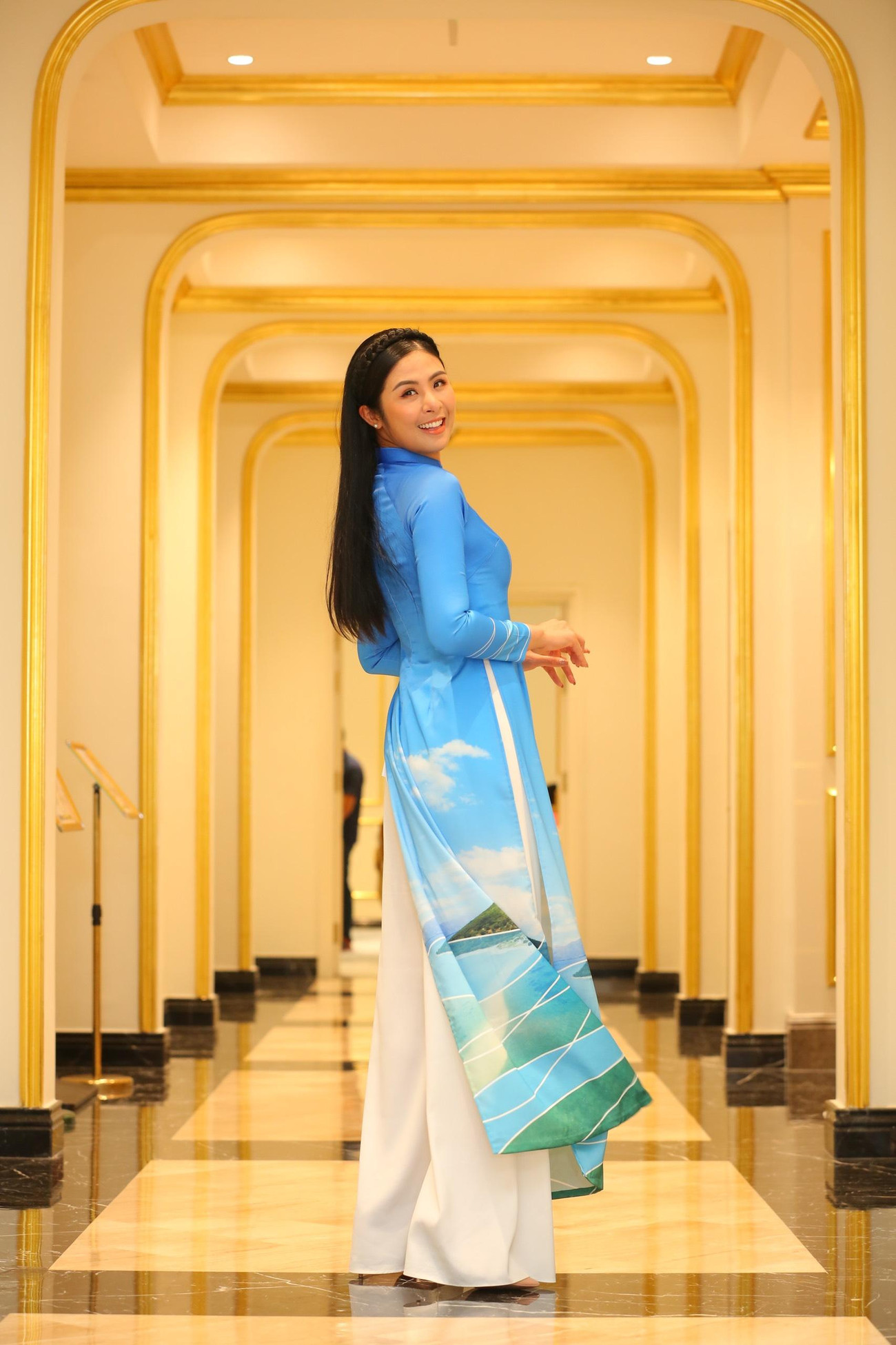 "Tôi rất hạnh phúc vì bạn bè quốc tế đón nhận và khen ngợi sản phẩm của mình. Từ nhiều năm nay, tôi luôn tích cực tham gia các hoạt động bảo vệ môi trường và bộ sưu tập áo dài lần này không nằm ngoài mục đích đó" - Ngọc Hân chia sẻ.