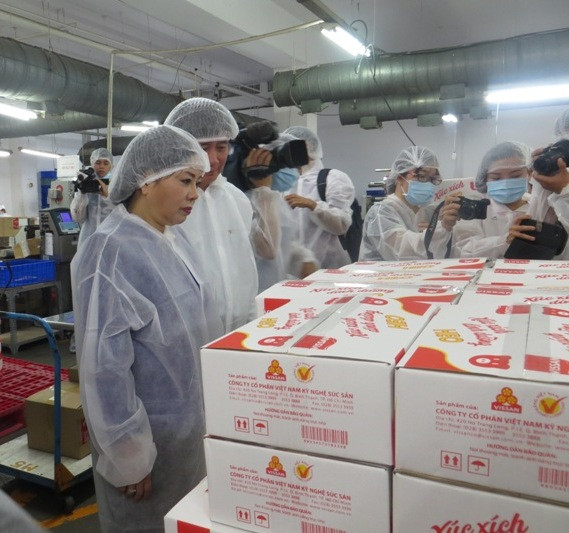 'Siết' an toàn thực phẩm mùa Tết ảnh 1