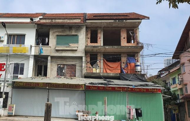 Vì giá biệt thự, liền kề, shophouse tại Hà Nội bị đẩy lên quá cao, nên nhiều nhà đầu tư run tay không dám “đu đỉnh” ở thời điểm hiện tại.