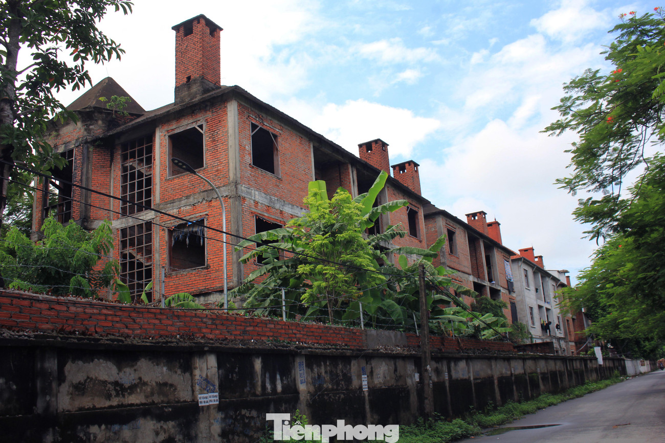 Cũng tại Hoài Đức, cách Đại lộ Thăng Long chỉ vài trăm mét, cách trung tâm thủ đô 10 km, Khu đô thị Thiên đường Bảo Sơn do Công ty Cổ phần Tập đoàn đầu tư xây dựng và Du lịch Bảo Sơn làm chủ đầu tư từng được coi là “cơn sốt” với giới đầu tư bất động sản và những người có nhu cầu nhà ở cao cấp nhiều năm về trước.