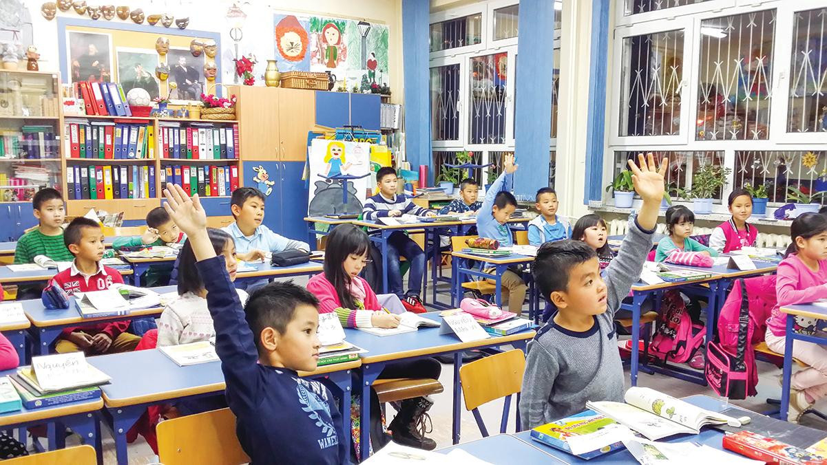 Một lớp học của trường dạy tiếng Việt Lạc Long Quân của người Việt Nam ở Ba Lan