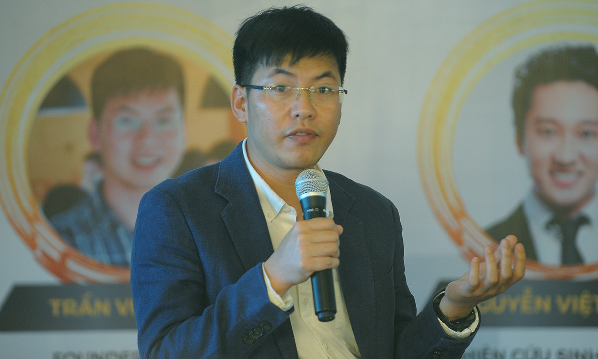 Tiến sĩ Trần Việt Hùng chia sẻ. Ảnh: Xuân Tùng Ba người Việt trẻ rạng danh tài trí năm châu ảnh 2
